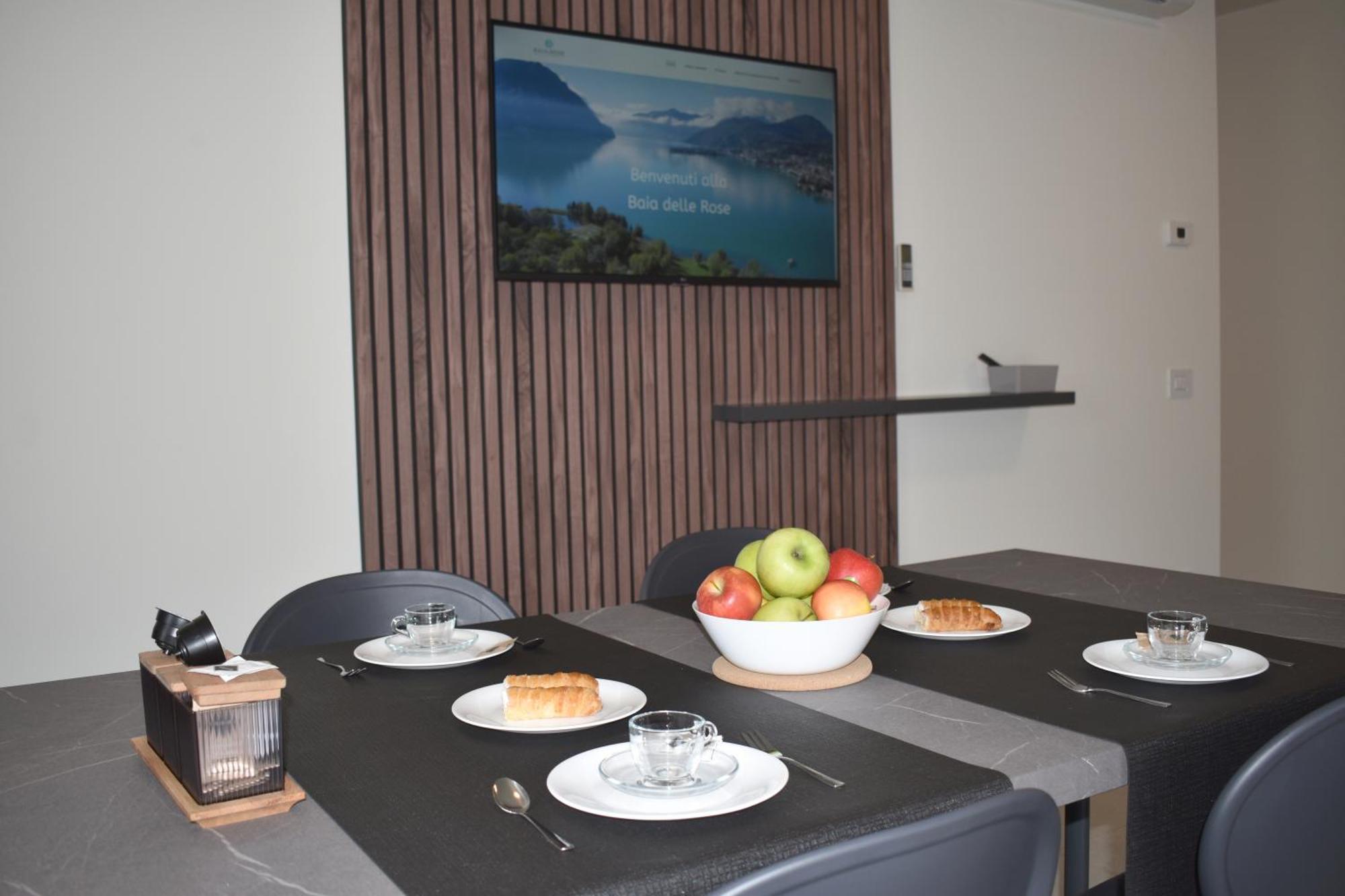 Baia Delle Rose Via Roma 111 Apartment Costa Volpino Ngoại thất bức ảnh
