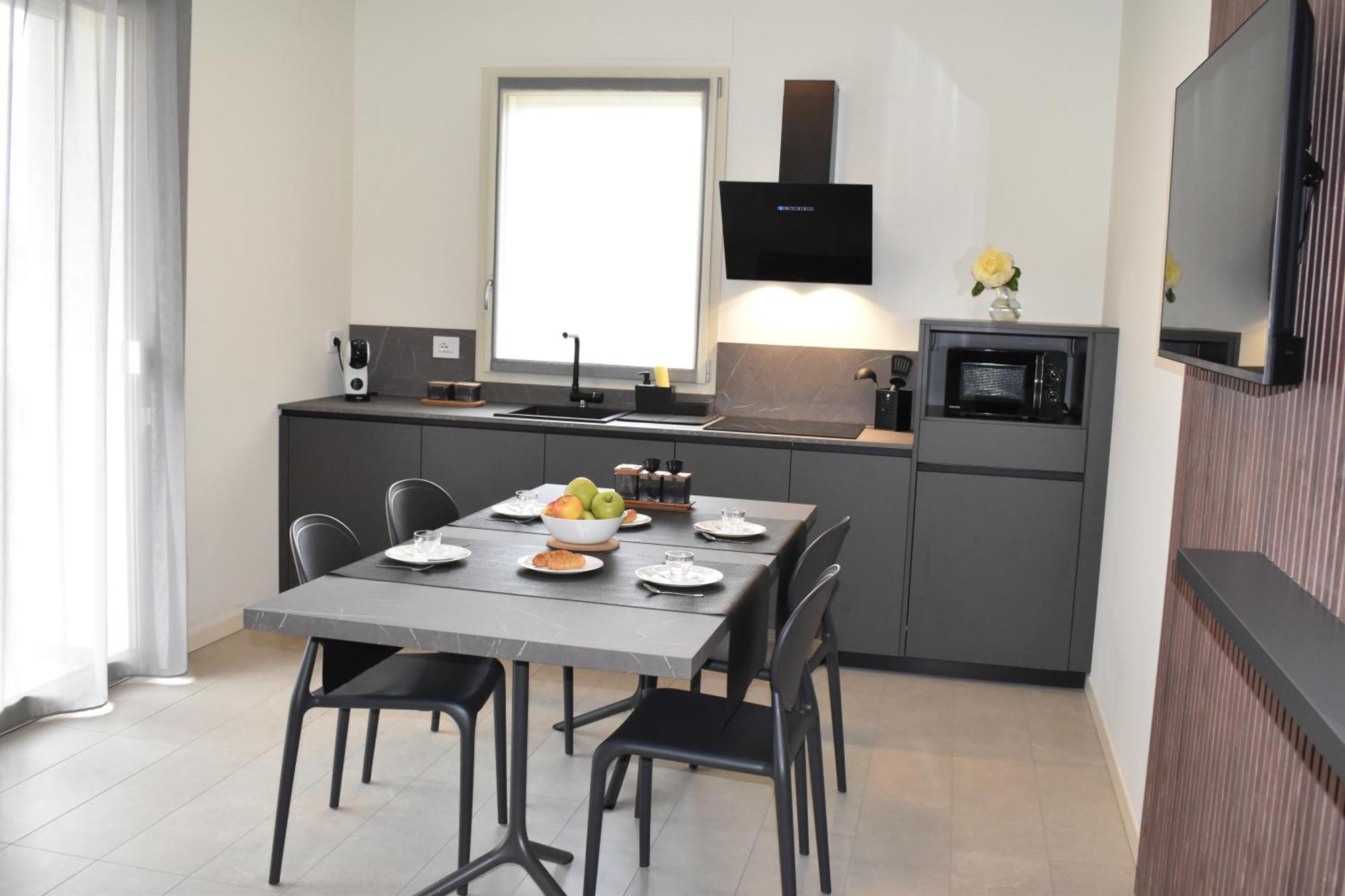 Baia Delle Rose Via Roma 111 Apartment Costa Volpino Ngoại thất bức ảnh