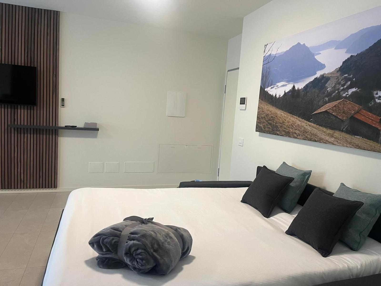 Baia Delle Rose Via Roma 111 Apartment Costa Volpino Phòng bức ảnh