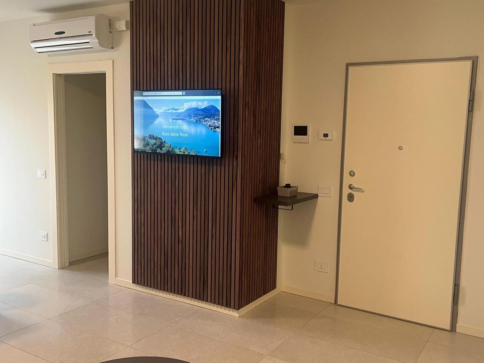 Baia Delle Rose Via Roma 111 Apartment Costa Volpino Phòng bức ảnh