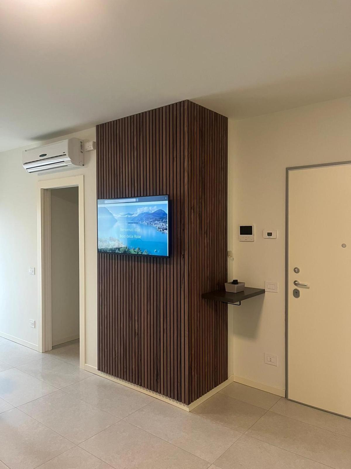 Baia Delle Rose Via Roma 111 Apartment Costa Volpino Phòng bức ảnh