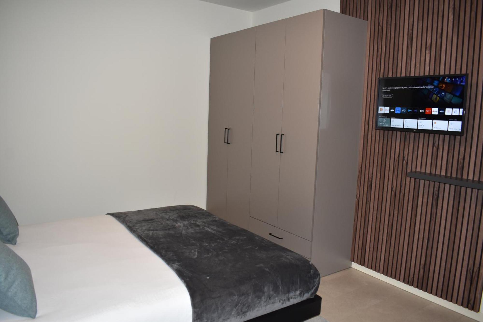 Baia Delle Rose Via Roma 111 Apartment Costa Volpino Ngoại thất bức ảnh