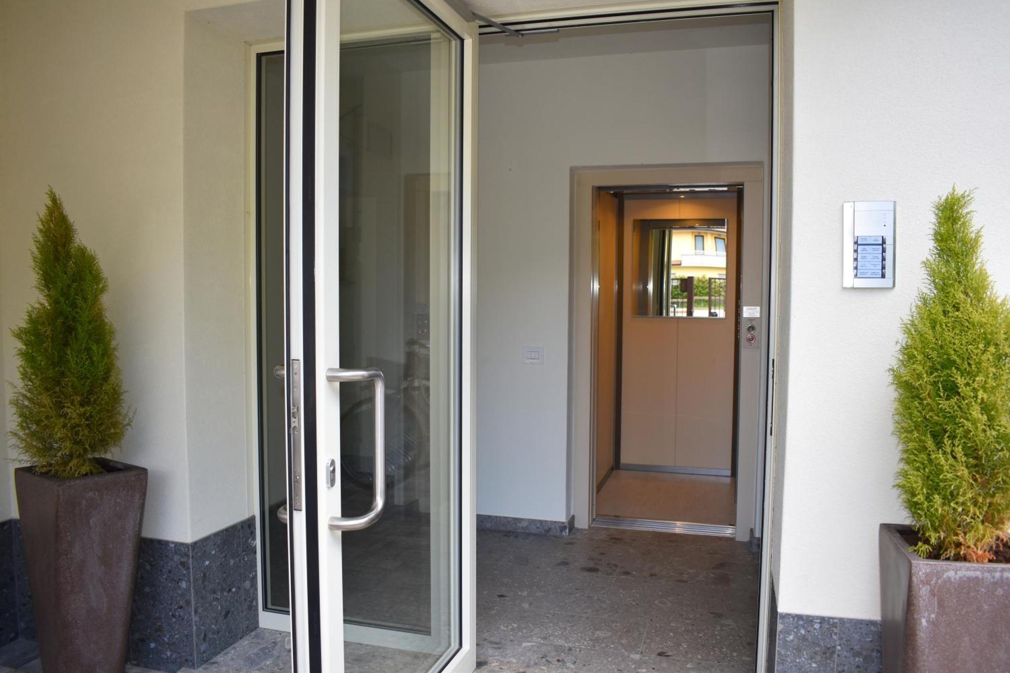 Baia Delle Rose Via Roma 111 Apartment Costa Volpino Ngoại thất bức ảnh