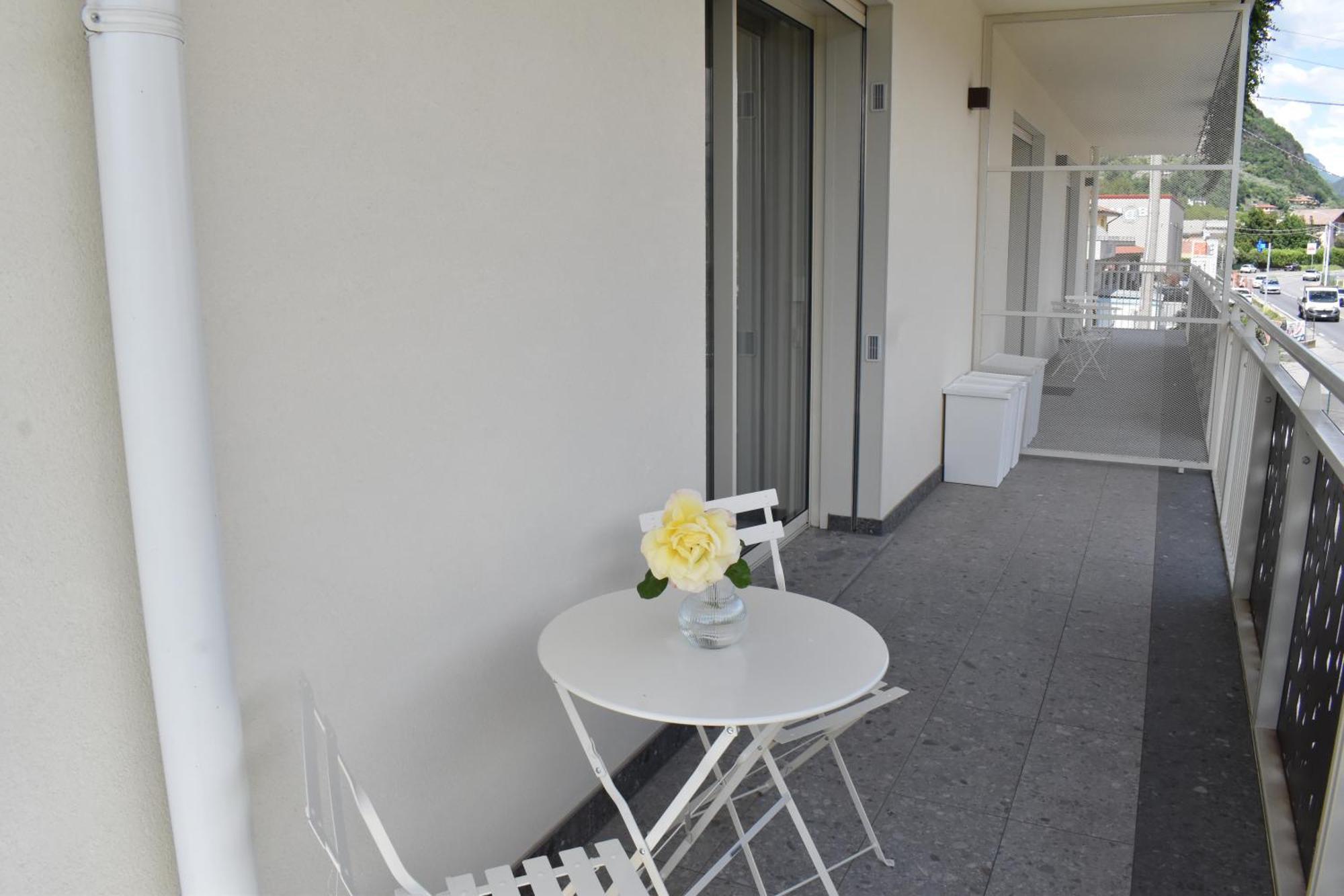 Baia Delle Rose Via Roma 111 Apartment Costa Volpino Ngoại thất bức ảnh