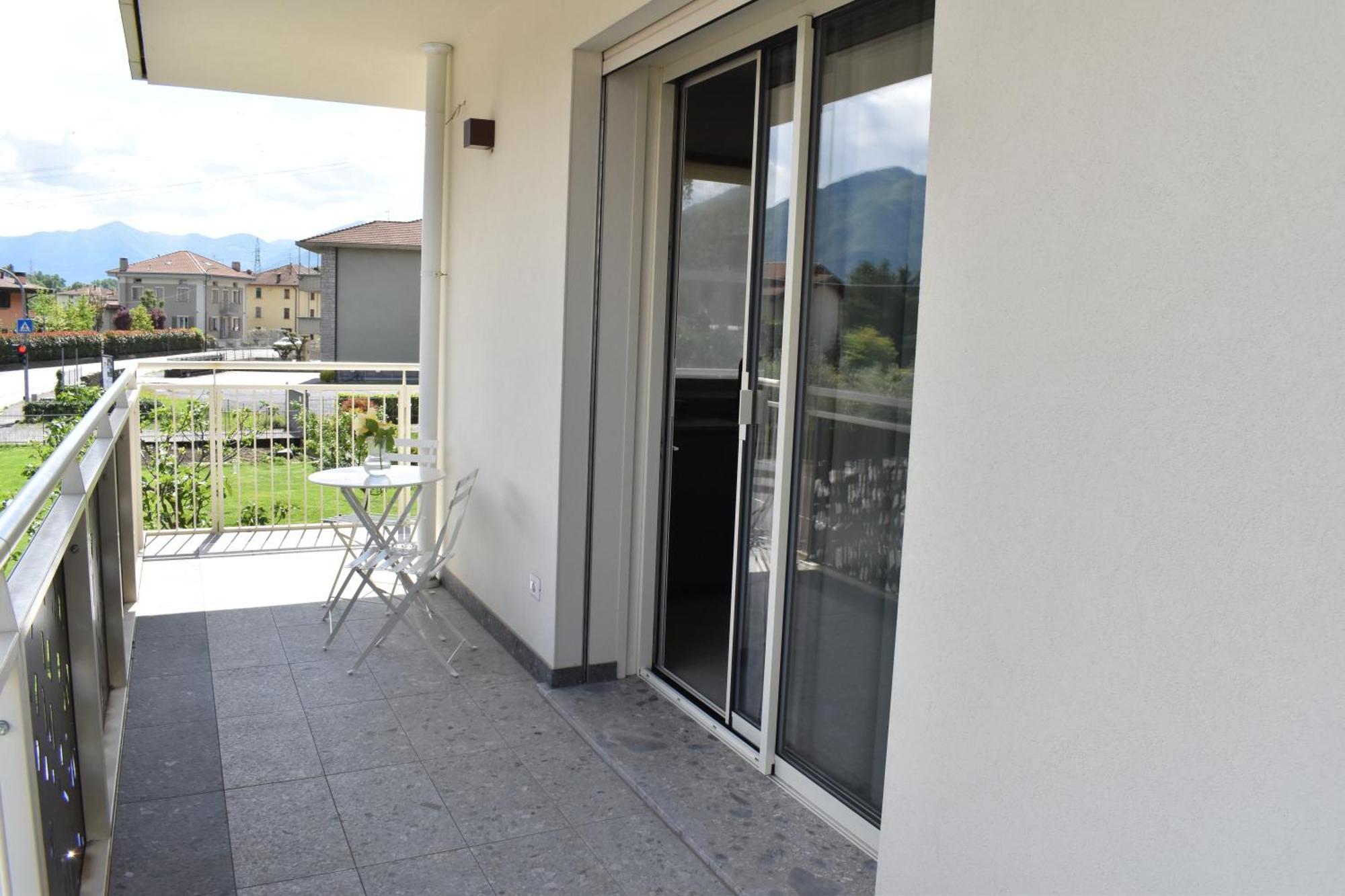 Baia Delle Rose Via Roma 111 Apartment Costa Volpino Ngoại thất bức ảnh